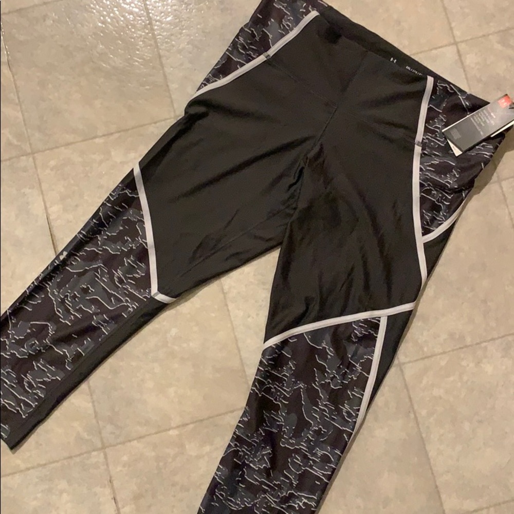 Under Armour HeatGear Compression Leggings 🖤🤍💪